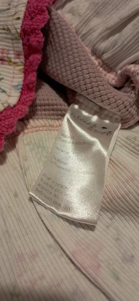 Svetrik s volanikom, 116