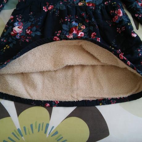 Hrubé kvetované šaty, 110