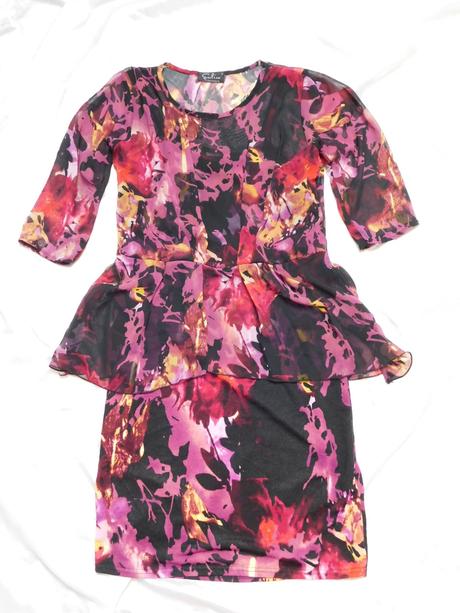 Luxusne velmi pekne saty, 36