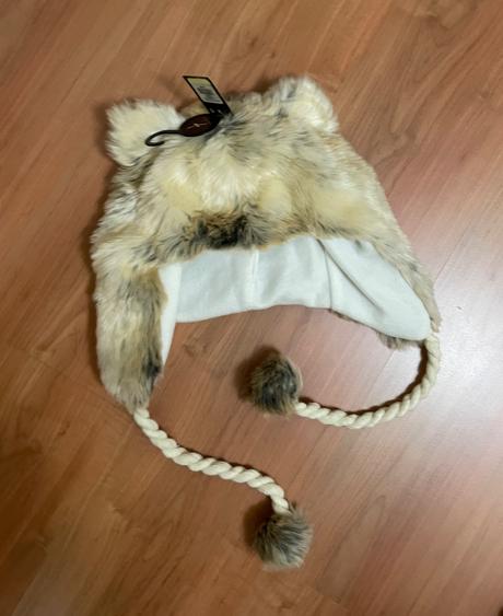 Ušianka, primark,56