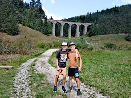 Khaki tenisky v. 32, reserved,32