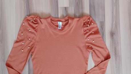 Šaty s perlami na ramenách, xs