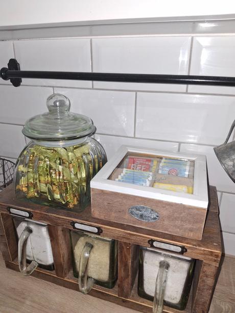 Drevená vidiecka, vintage krabička na čaje,