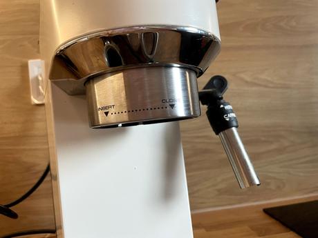 Pákový kávovar delonghi dedica, top stav,