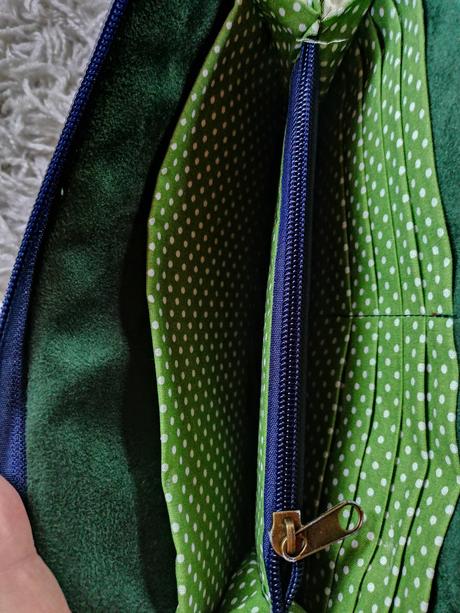 Krásna penaženka na zips, 