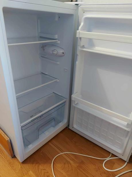 Chladnička malá, amica