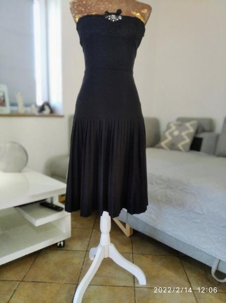 Nádherné čierne saty, s