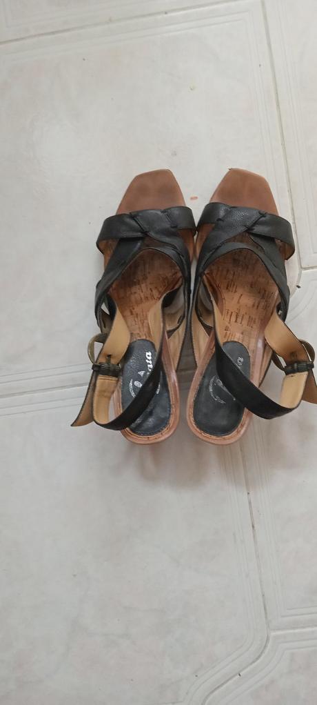 Čierne kožené sandálky, baťa,39