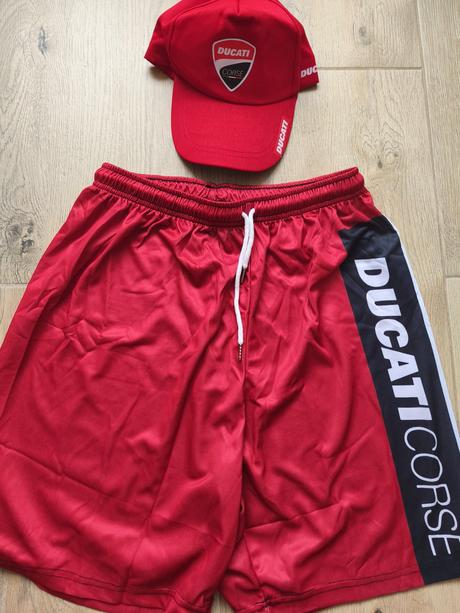 Šiltovka a kraťasy, xxl