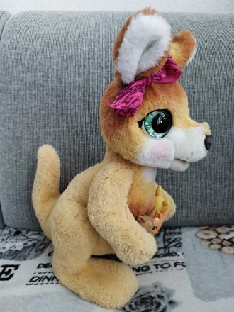 Fur real klokanica s babatkami, 