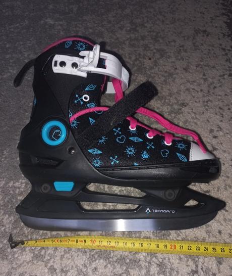 Dievčenské korčule, 33