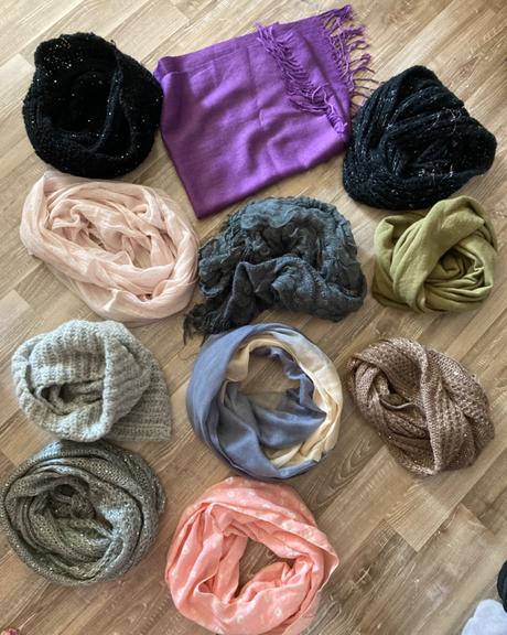 Balíček šál,nákrčník,šatky cena spolu za 11 ks, 