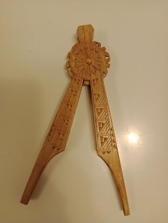 Starožitný drvič na orechy,