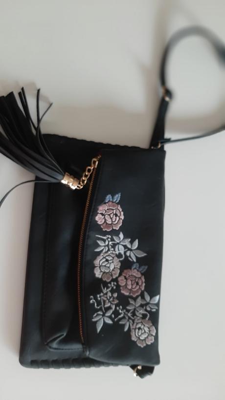 Nova kabelka s výšivkou, apple