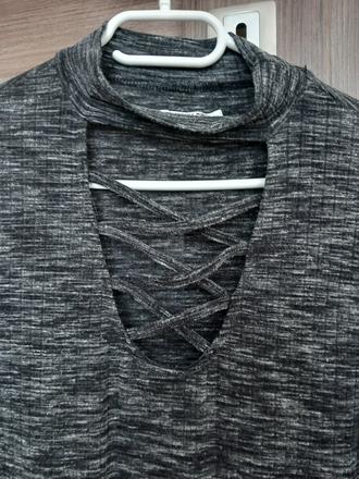 Saty s pekným dekoltom, s