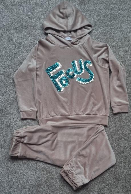 Tepláková súprava ako nová, 134