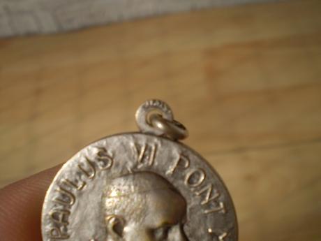 Postriebrený medailón s pápežom paulusom vl.,