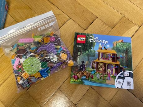 Lego 43188 disney princess lesná chata aurory, 
