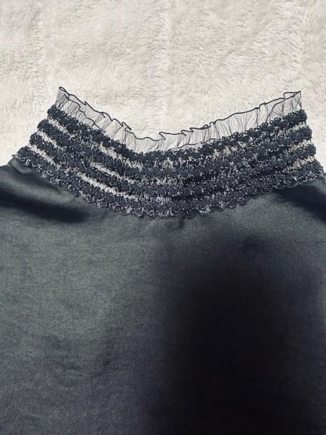 Krásna čierna blúzka s čipkou a tylom zn. magenta, m