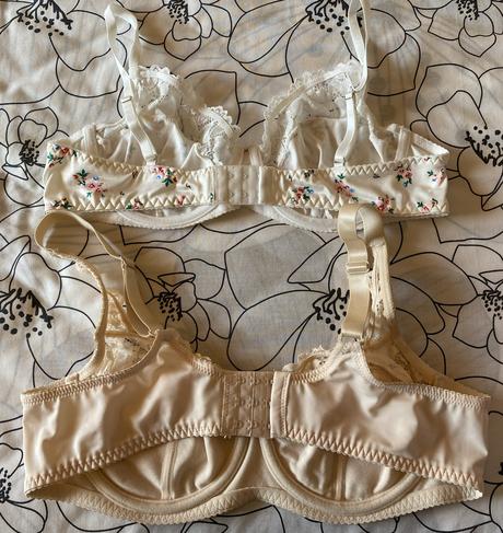 Podprsenka s kosticami a čipkou 90c, 90c