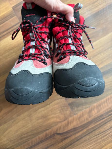 Turistické topánky s podrážkou vibram, 38