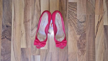 Cervene lodicky, bershka,38