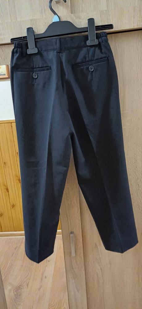 Oblekove nohavice, 134