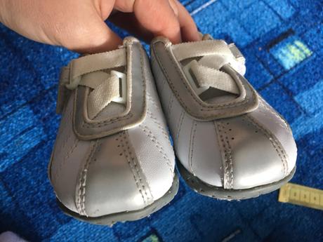 Pekné prvé tenisky, 19