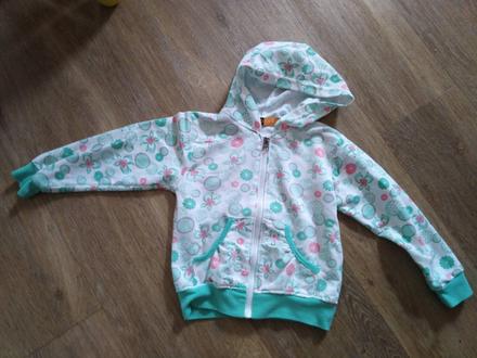 Kvetinkova mikinka, 98