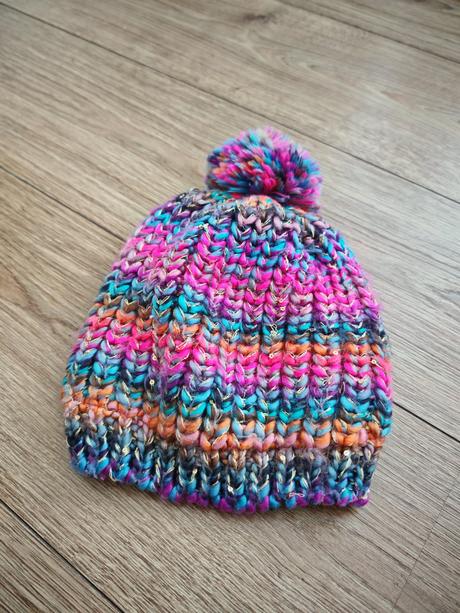 Nádherne farebná teplá čiapka, reserved,s