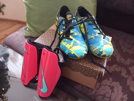 Kopačky č. 32 a chrániče, 32