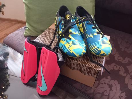 Kopačky č. 32 a chrániče, 32