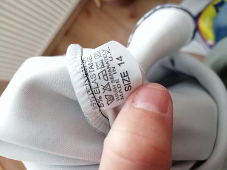 Šaty s prírodnou potlačou, 40