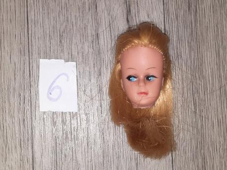 Hlavy barbie bez tela,