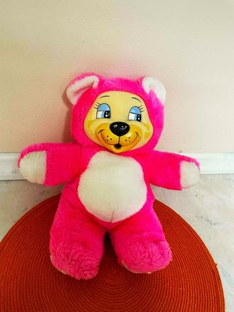 Veľký plyšový macík, 