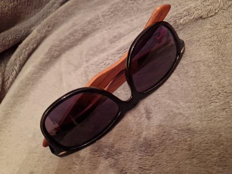 Slnečne okuliare, authority