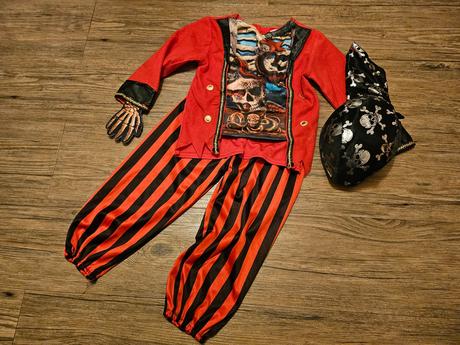 Kostým 104 na karneval pirát, 