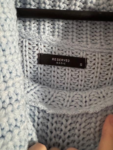 Sveter, reserved,s