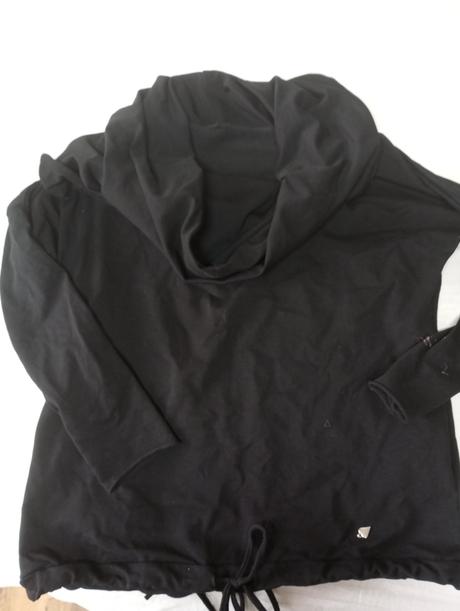 Čierna mikina s veľkým golierom, l