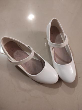 Topánky na sväté prijímanie, 36