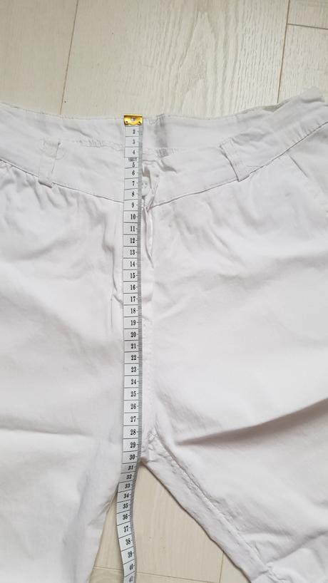 Biele krátke nohavice, s