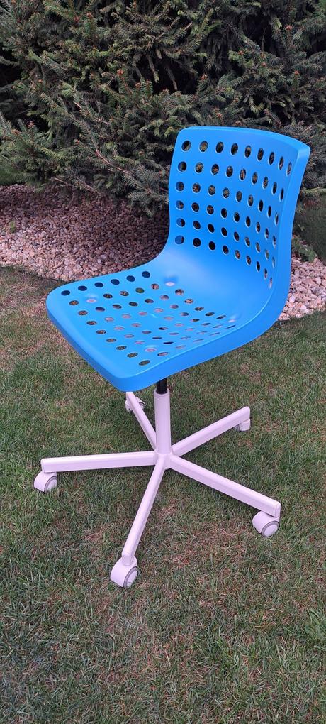 Stolička k písaciemu stolu,