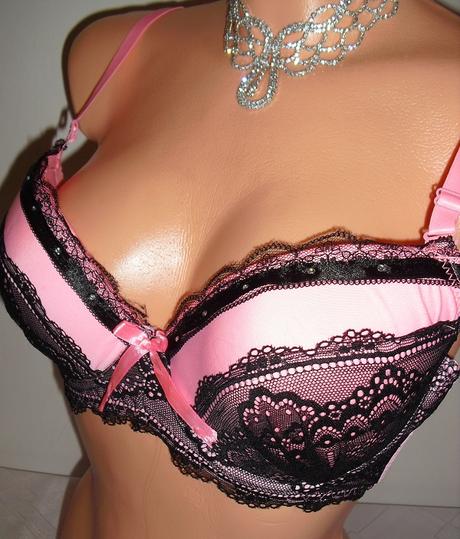 Romanticka podprsenka, 90aa