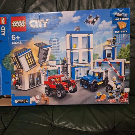 Lego policajná stanica 60246, 