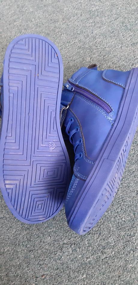 Tenisky členkové, 33