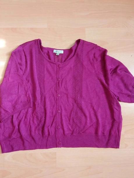 Cyklámenový pulóver, 46
