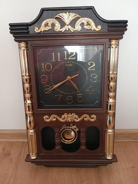 Veľké nástenné hodiny, 