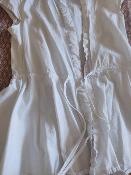 Biela kosela s, gate,s