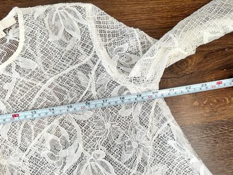 Čipkované šaty od francúzskej značky maje, s