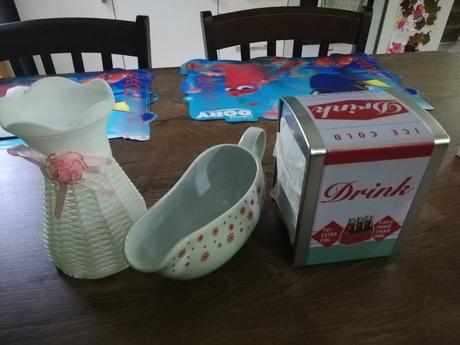 Rôzne (stojan ná servítky, váza),